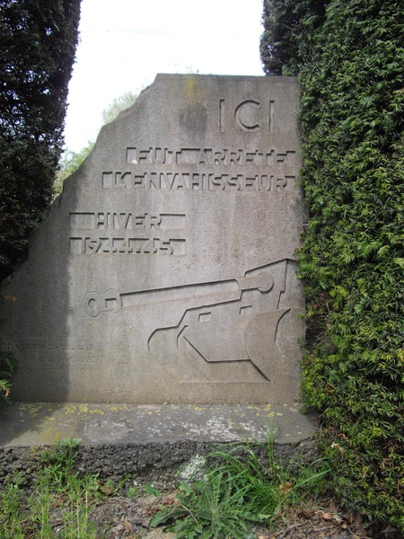 MonumentCommemoratifArretChar4045 Leignon (1)